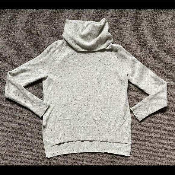 Athleta Sweaters - Athleta Cashmere Sweater